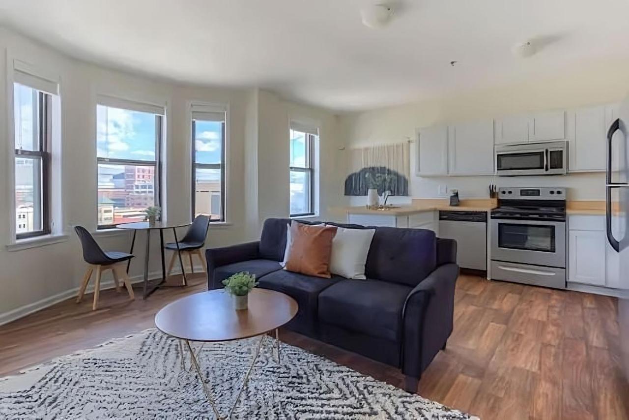 Perfect 1Br In Prime Location & View Of Stadiums Детройт Екстериор снимка